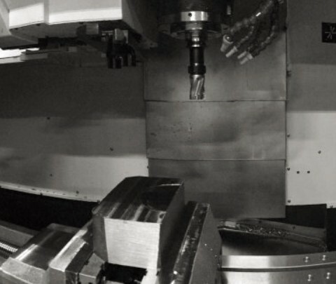 Фотография обработки металла на станке